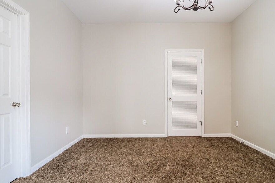 Building Photo - 4639 Liberty Square Dr