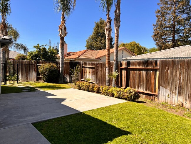 Building Photo - Southwest Bakersfield Home