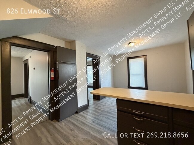 Building Photo - 826 Elmwood St