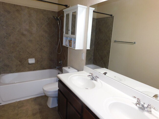 Building Photo - Beautiful 4 bed 2.5 bath located in Cibolo...