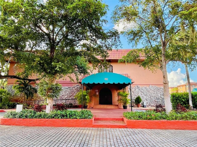 Building Photo - 660 Tennis Club Dr