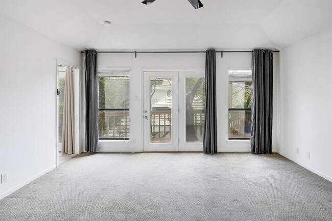 Building Photo - 4407 Jessamine Hollow