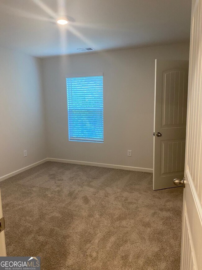 Building Photo - 8282 Castleton Dr