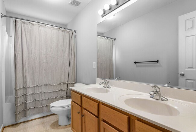 Building Photo - HAMPTON PARK - Pristine 4-5 bedroom home a...