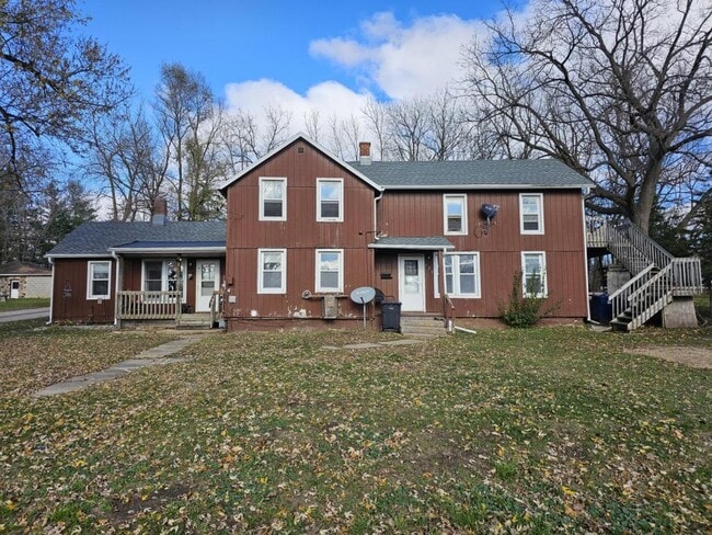 Primary Photo - 131 Holmes St