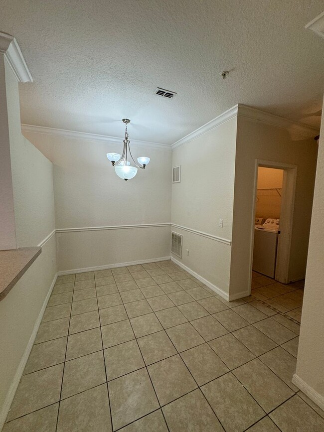 Building Photo - 2 Bedroom 2 Bath Condo in Guard Gated Comm...