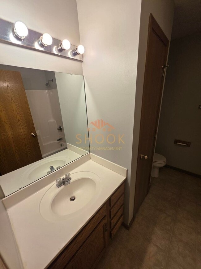 Building Photo - 2221 Bridgewater Cir