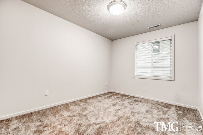 Building Photo - Pre Leasing 3 BD/2.5- Pet Friendly Home