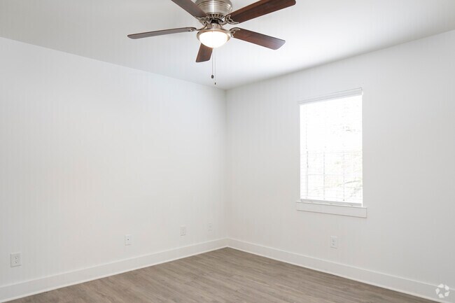 2 BR, 1 BA 800 SF (Renovated) - Piedmont Terrace