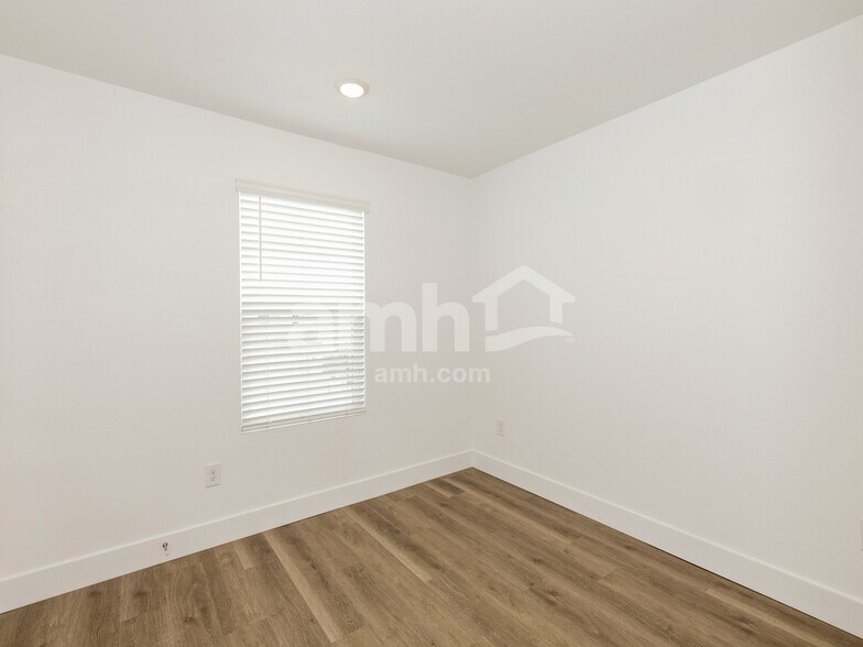 Building Photo - 9474 Aldersyde Dr