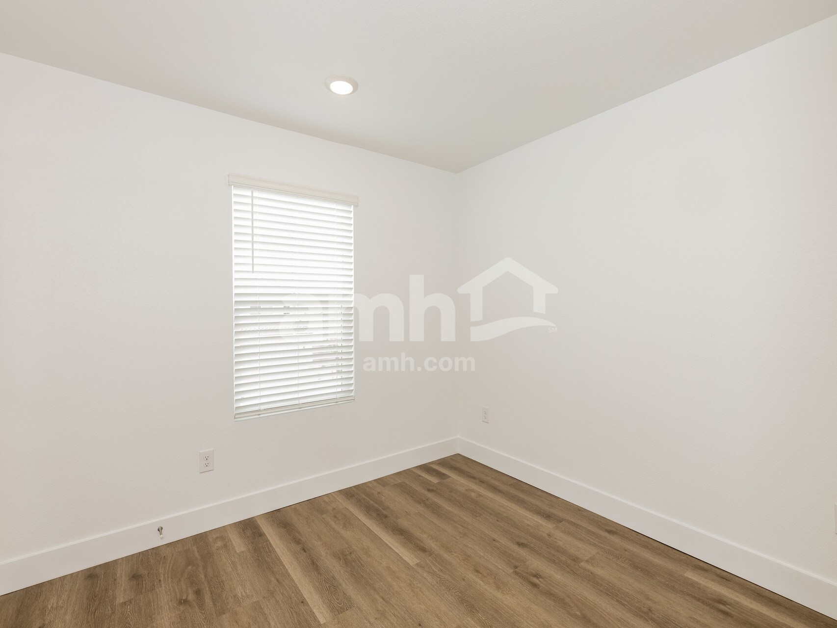 Building Photo - 9591 Marchmont Rd