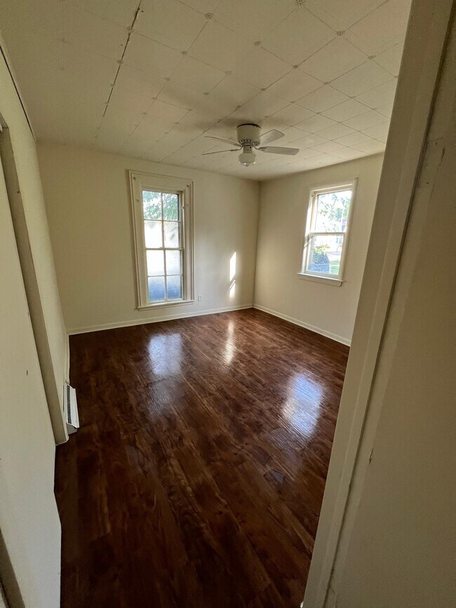 Building Photo - 453 N Washington St