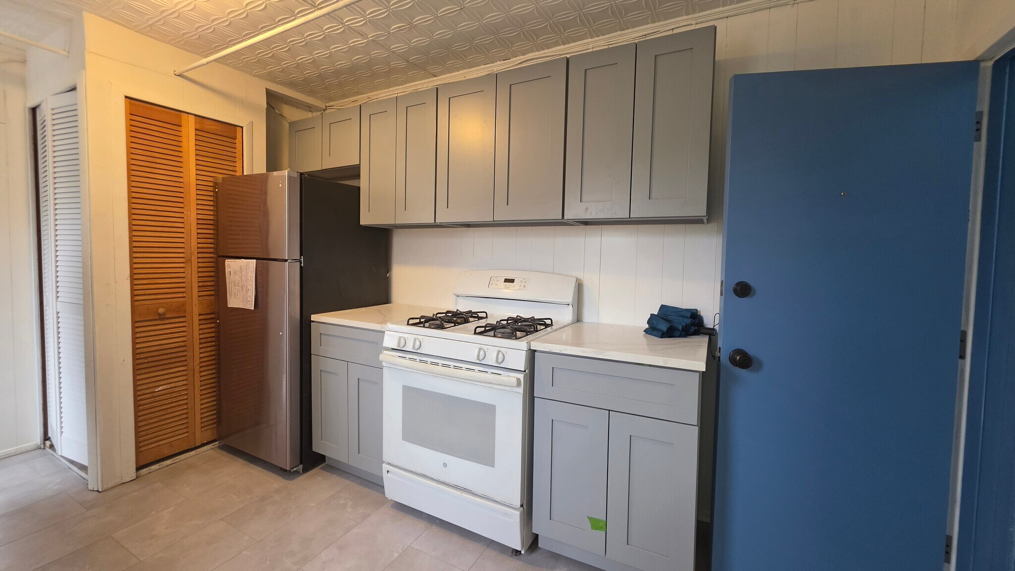 Building Photo - 204 3rd St