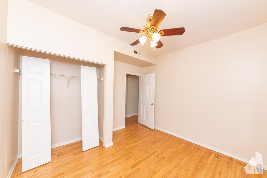 Building Photo - 7505 N Greenview Ave