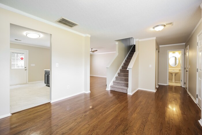 Building Photo - 121 Hatters Ct