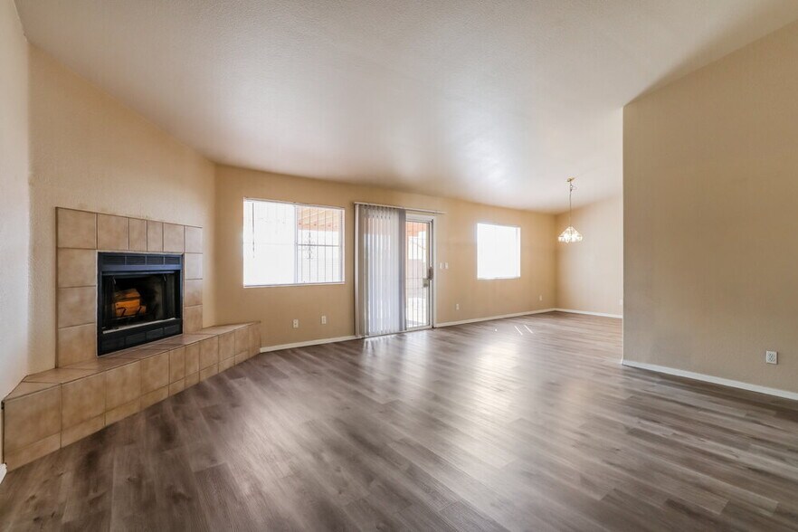 Building Photo - 9646 E Paseo San Ardo