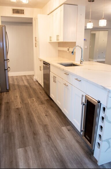 Island - 992 NW 93rd Ave