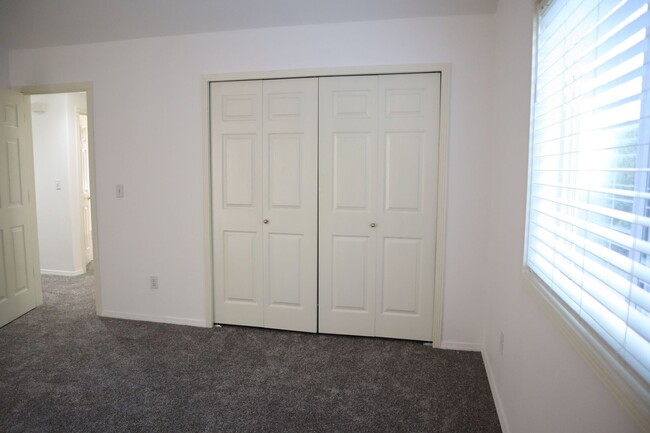 Building Photo - 7218 NE 65th Pl