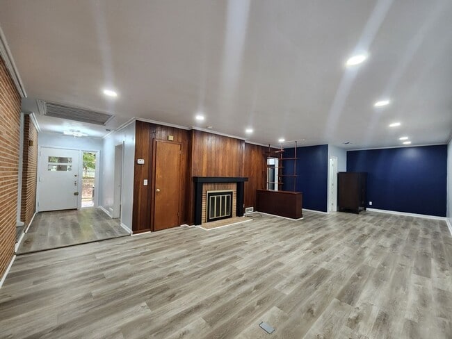 Building Photo - 2 Bedroom 2.5 Bath Home MINS FROM LENOX SQUARE MALL!