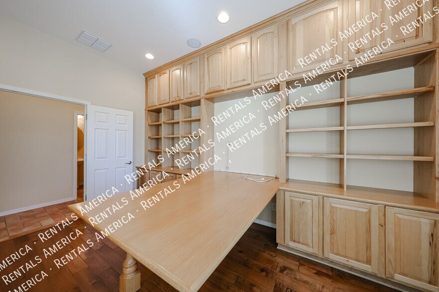 Building Photo - 2348 W River Rock Ct