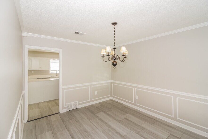 Building Photo - 8685 Rhonda Cir S