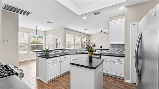 Building Photo - 9722 Therrell Dr