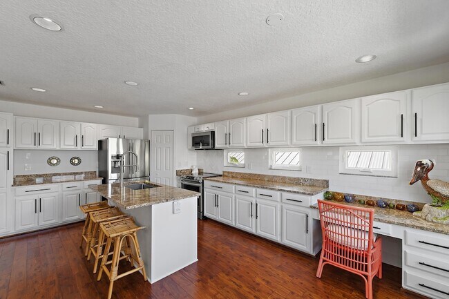 Building Photo - 3463 Canal Ct