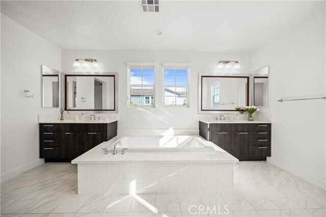 Building Photo - 204 Radial