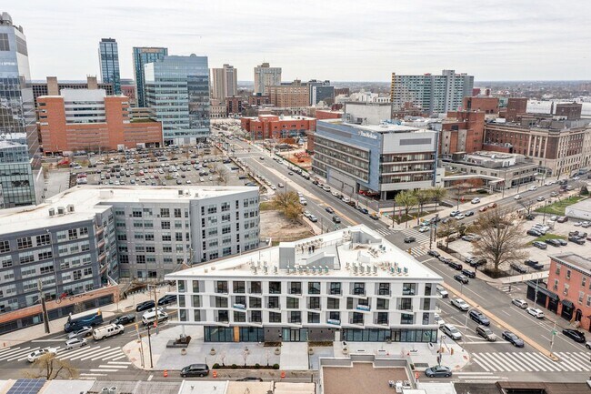 Building Photo - Stunning Studio Apartment in University City