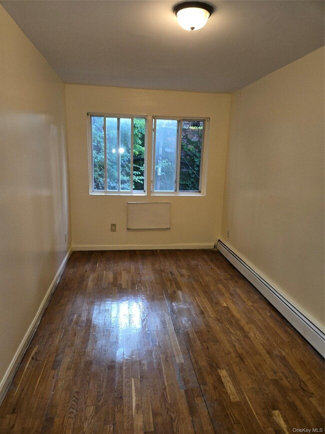 Building Photo - 985 Halsey St