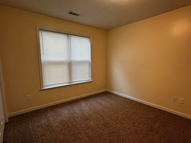 Building Photo - 206 High Meadows Cir