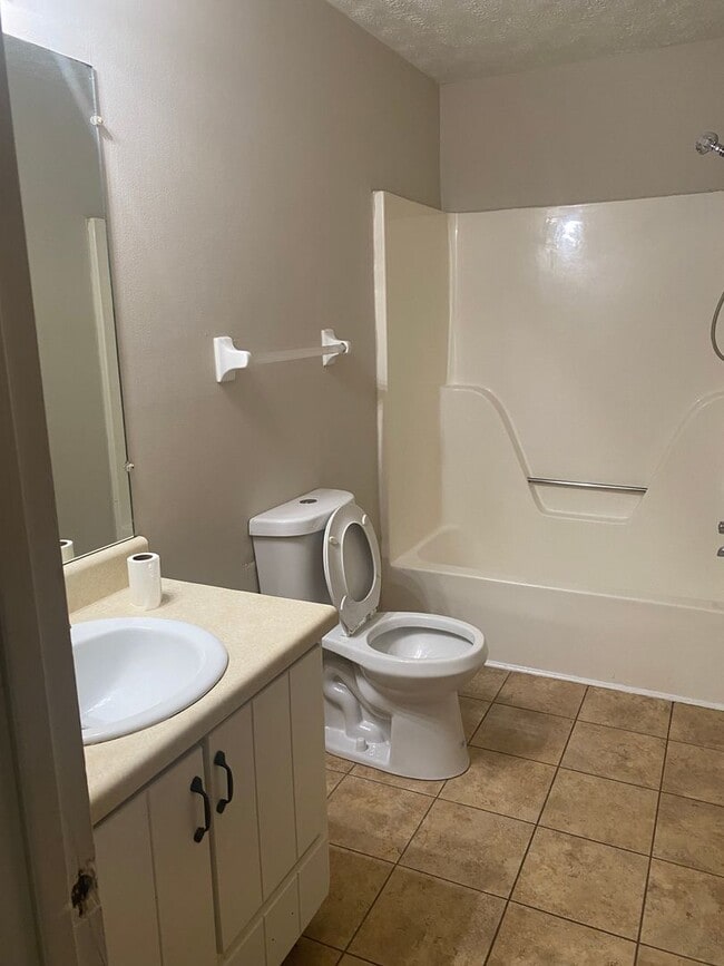 Building Photo - 105 Fairhaven Ct