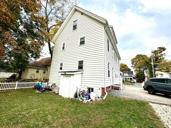 Building Photo - 73 Stetson St