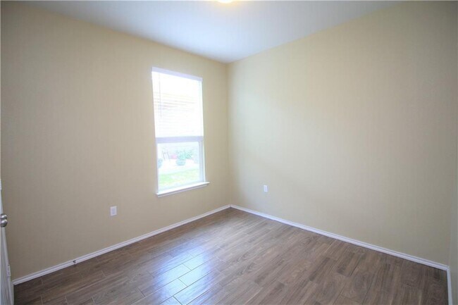 Building Photo - 5704 Knoll Pines Pass