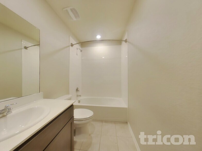 Building Photo - 3609 Doris Dr