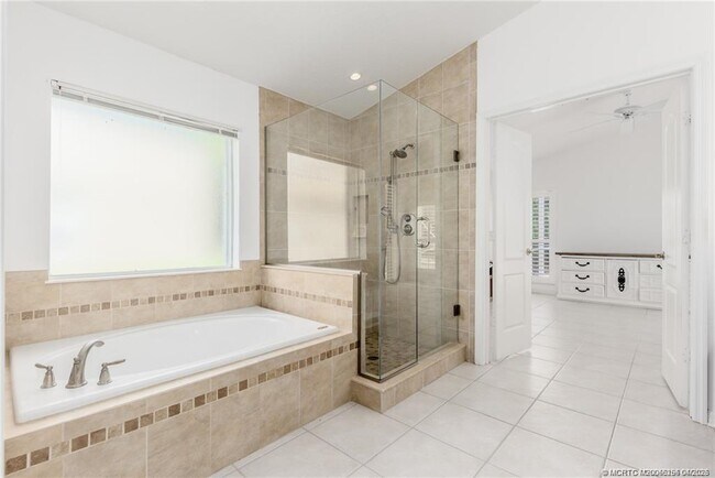 Building Photo - 376 NW Canna Way