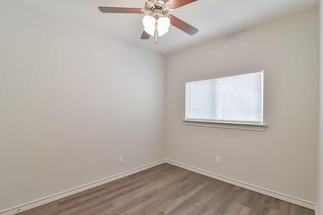 Building Photo - Spacious 3-Bedroom Duplex with Modern Touc...