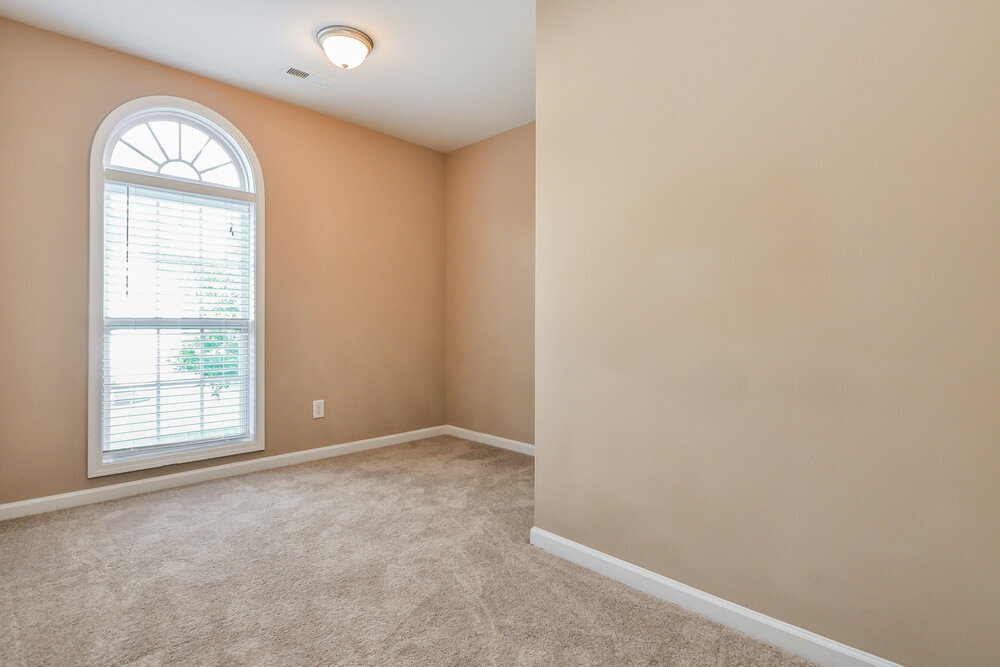 Building Photo - 136 Roan Dr
