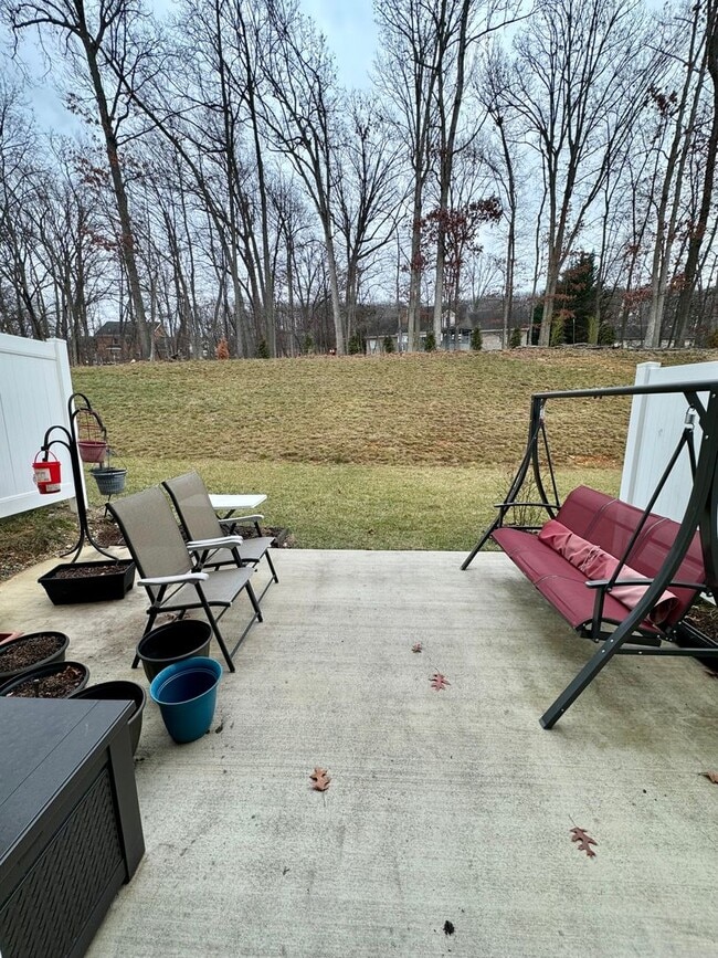 Building Photo - Spacious townhouse for rent in Bluestone H...