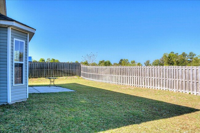 Building Photo - Beautiful Corner Lot Mintues from Fort Eis...