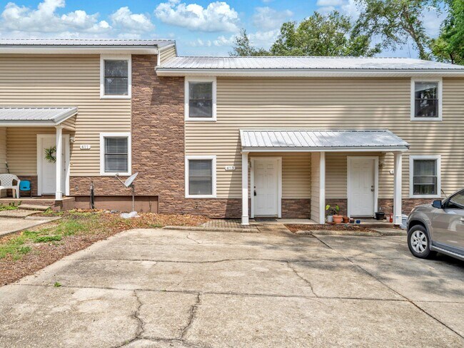 Building Photo - 413 Hickory Ave