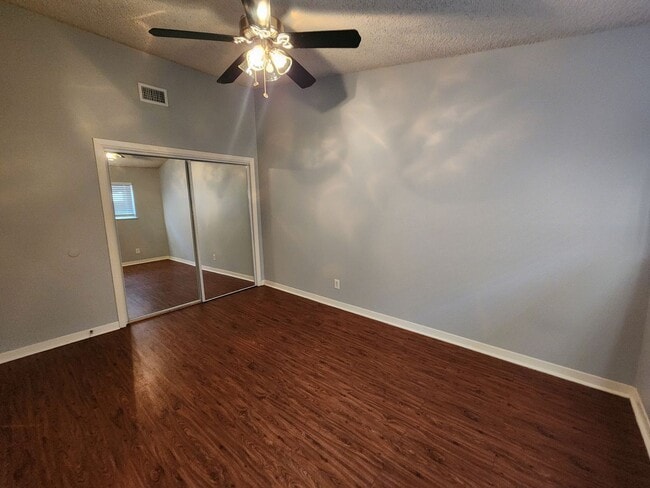 Building Photo - 2 BED IN SOUGHT AFTER HYDE PARK