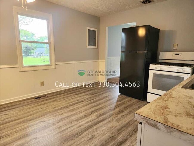 Building Photo - 2461 Briner Ave