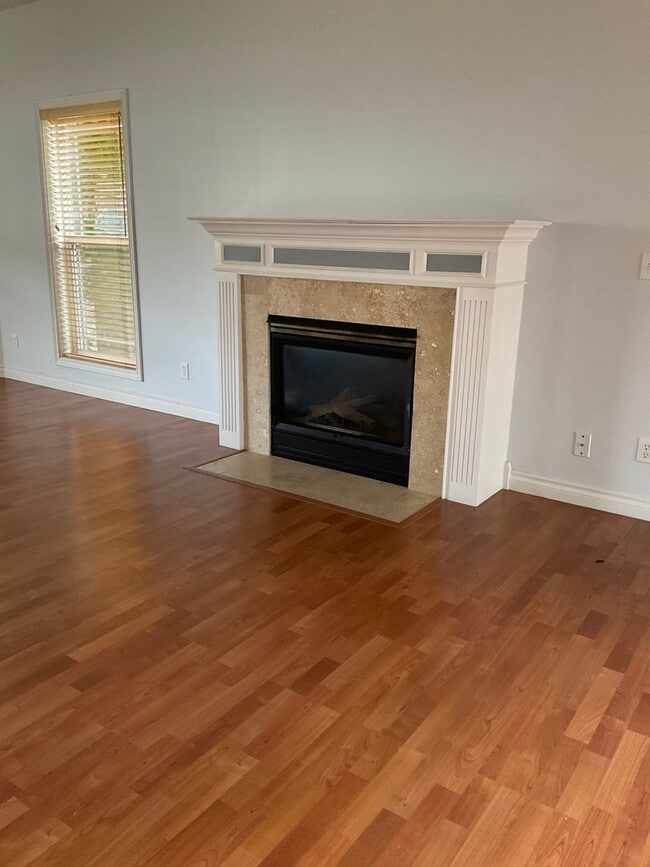 Building Photo - Beautiful House in Desirable South Gateway...