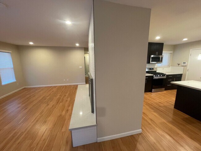 Building Photo - Central Davis Home