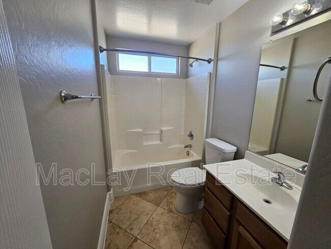 Building Photo - 3936 E Minton St