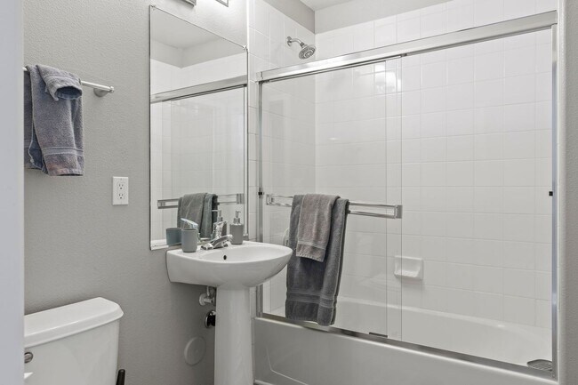 Building Photo - Fully Furnished Single Level Condo Resort LIving