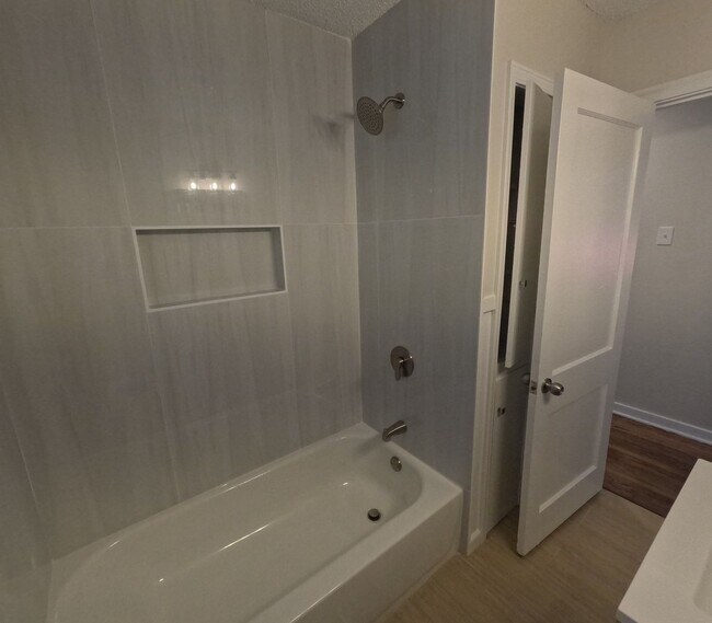 Building Photo - Cozy 2bed 1 bath