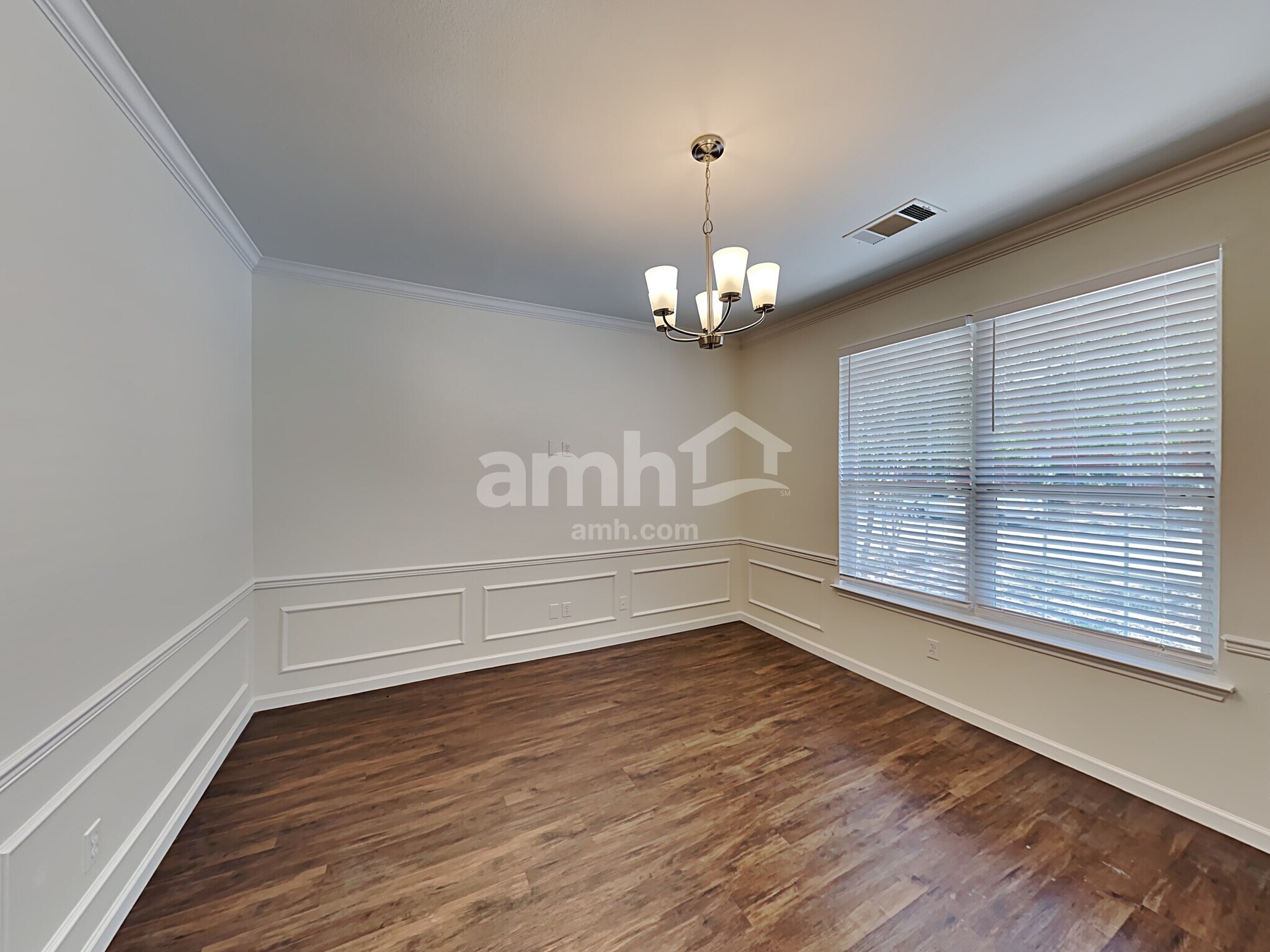 Building Photo - 24827 Crescent Run