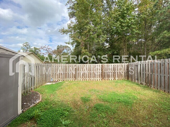 Building Photo - 2807 Southwood Ln